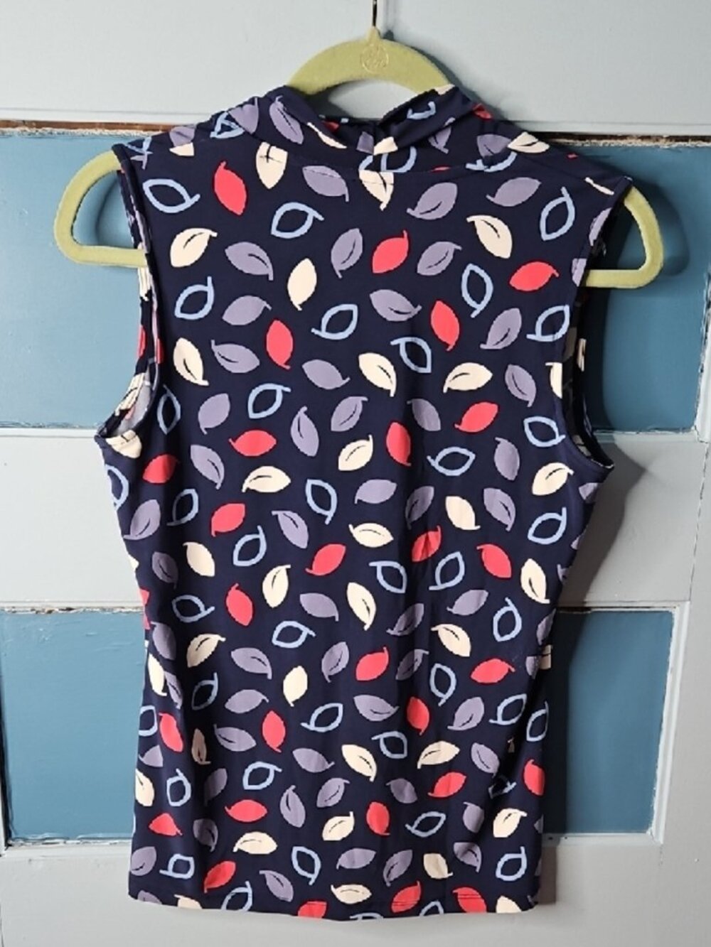 Sleeveless Navy Leaf-Print Top with Cowl Neck Small - Picture 2 of 4